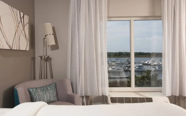 Guest room with water view