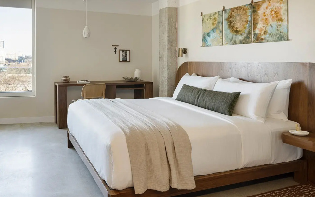 Standard room with city view