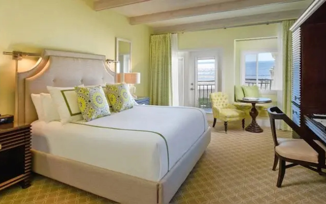 Deluxe room with ocean view