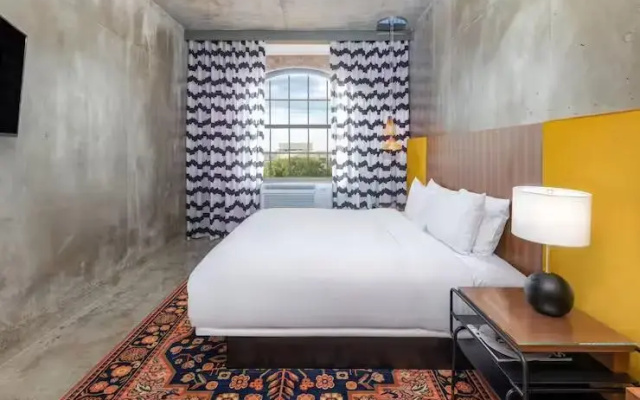 Nylo Loft room