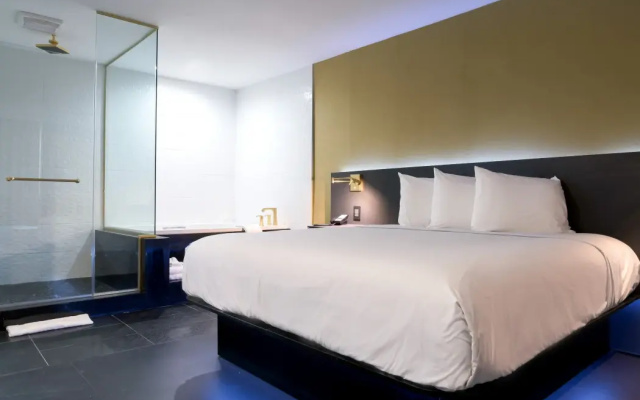 Double Suite with Hot Tub