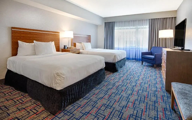 1 Bedroom Accessible Tub Double Suite