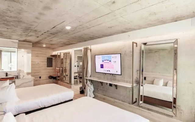Suite with balcony