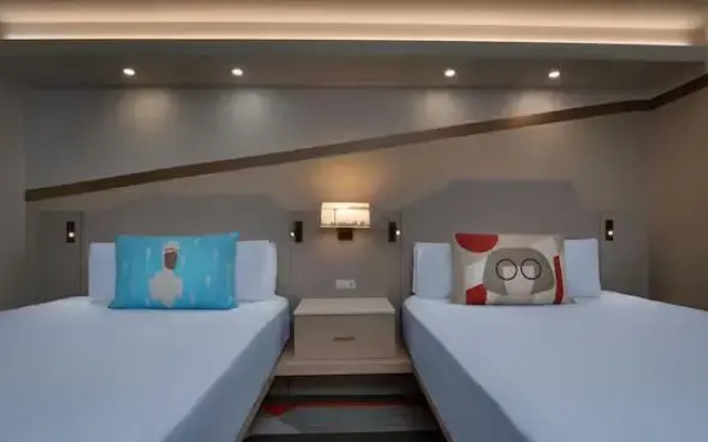 Main Tower Double room with Theme park view