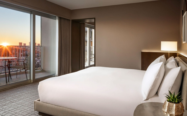 1 Bedroom Signature Corner Double Suite