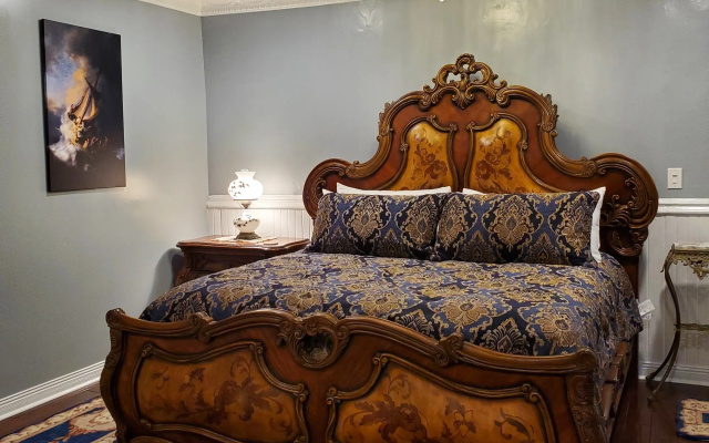 The Calhoun Square Double room
