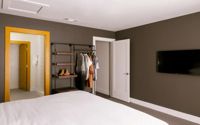 3 Bedrooms room