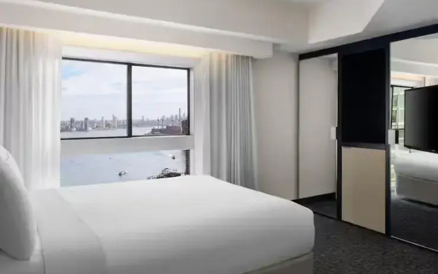 2 Bedrooms Deluxe Skyline Duplex Suite