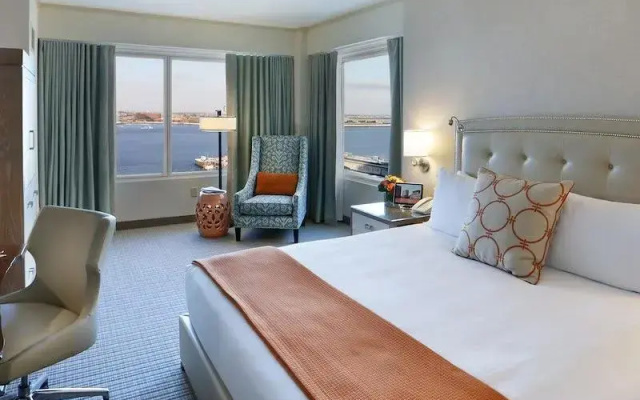 Executive Double Suite with harbour view