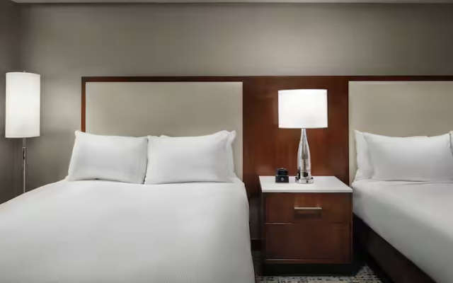 Quadruple room Airport View