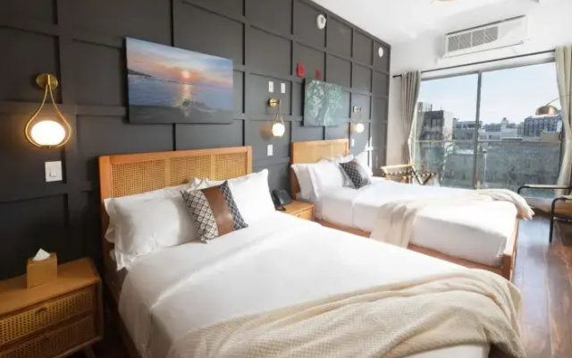Twin Studio Suite with balcony