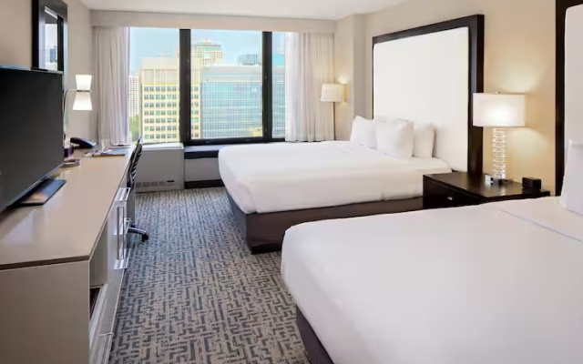 High Floor Chicago Twin room with city view