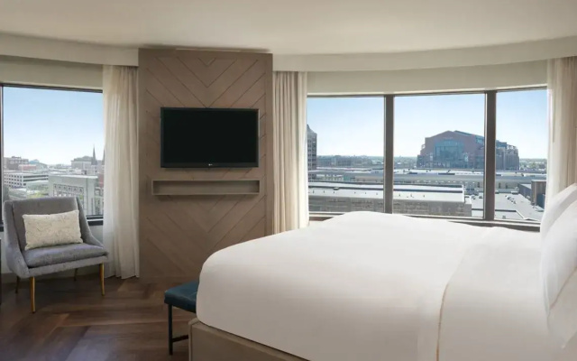Plaza Double Suite