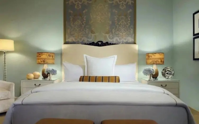 1 Bedroom Penthouse with Strip view Double Suite