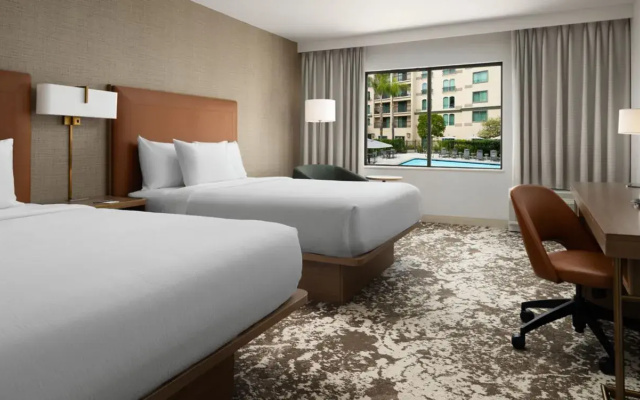Standard Quadruple room with pool view