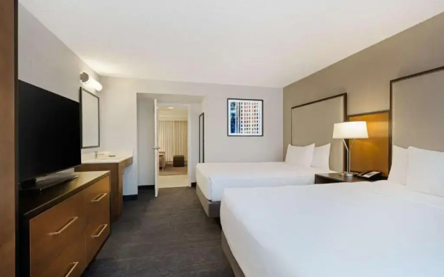 1 Bedroom Corner Suite with city view