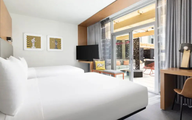 Poolside Traditional Quadruple room with mountain view
