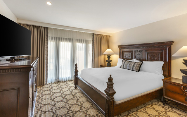 2 Bedrooms Presidential Villa Camelback view