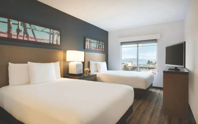 1 Bedroom Twin Suite with bay view
