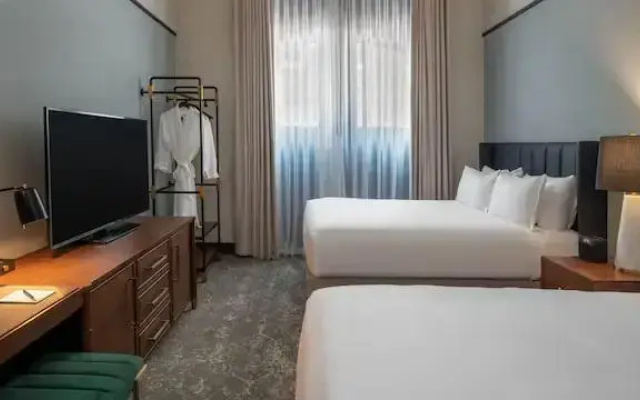 Accessible Tub Quadruple room