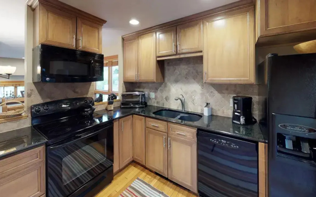 2 Bedrooms Gold Condominium