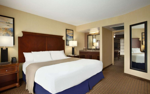 Mobility/Hearing Accessible Double Suite