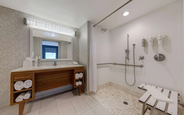 Mobility/Hearing Accessible Suite