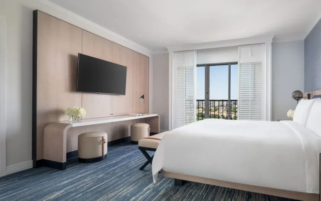 Executive Double Suite with balcony and with golf view