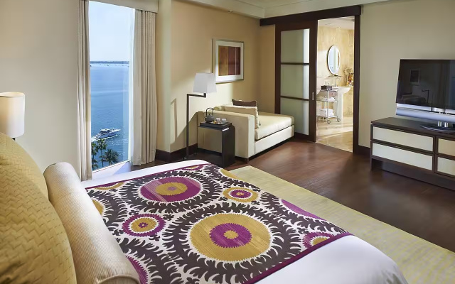 2 Bedrooms Premier Suite with bay view