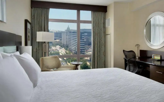 Capitol View with in-room drinks and snacks Premium Double room