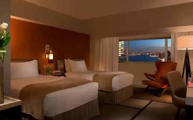 Quadruple room with city view