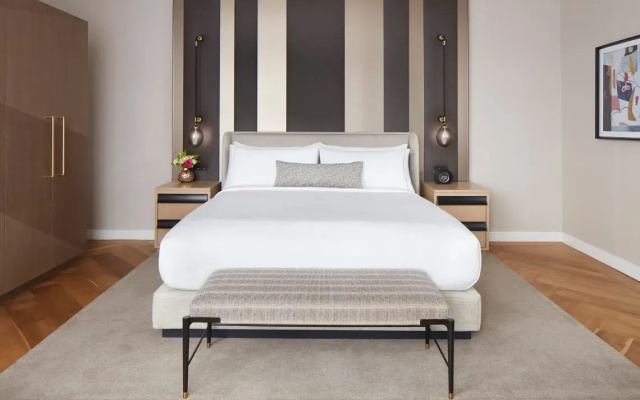 1 Bedroom Sky Double Suite Skyline View