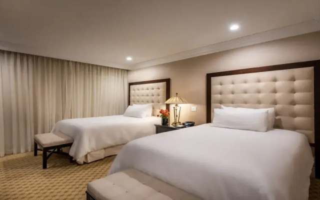 1 Bedroom Luxury Accessible Twin Suite