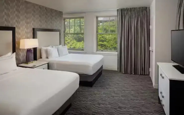 Corner Quadruple Suite