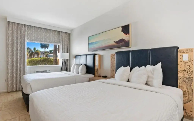 Premium Poolside Quadruple room