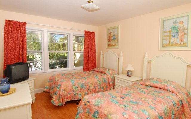 5 Bedrooms Chestnut House