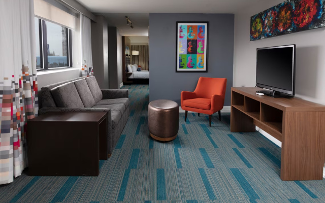 1 Bedroom Savvy Double Suite with city view