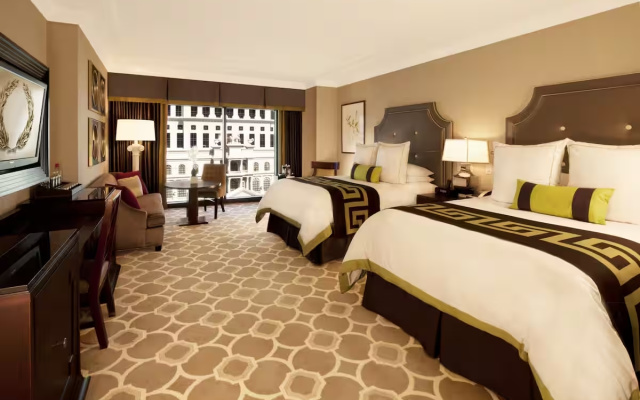 Octavius Quadruple room with pool view