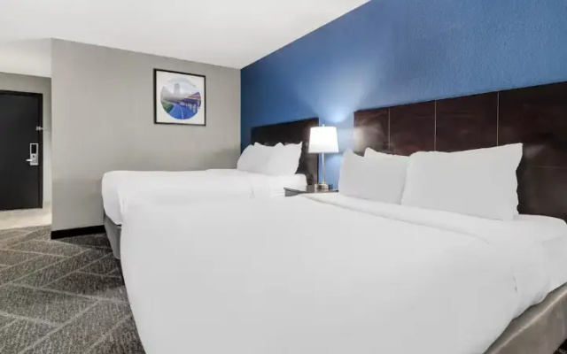Quadruple room with pool view