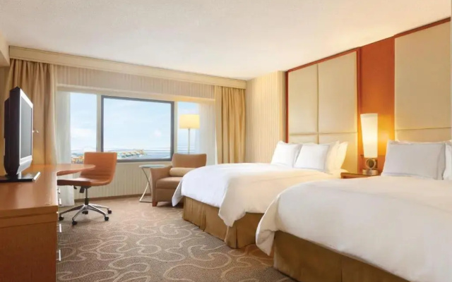 Pinnacle Twin room with lake view