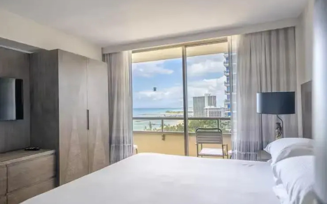 2 Bedrooms HULA TOWER Suite with ocean view