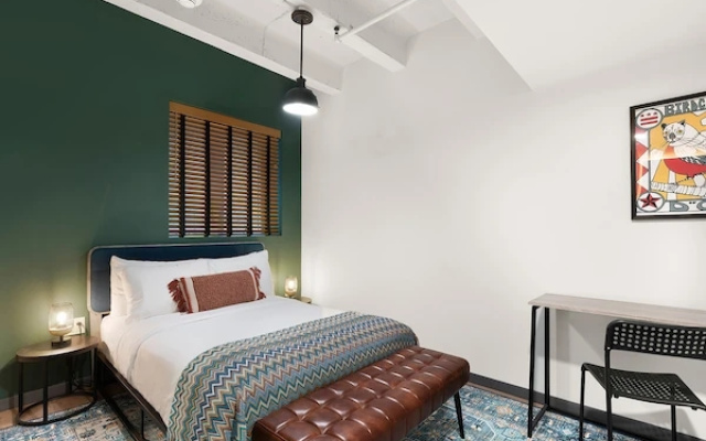 Sublevel Double room