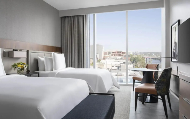 Four Seasons Executive Accessible Quadruple Suite with river view