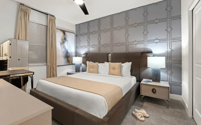 9 bedrooms Theater Villa