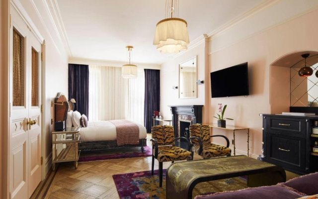Premier Double Chelsea room