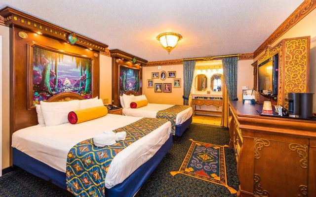 Royal Quadruple room Woods view