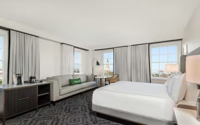 Corner room