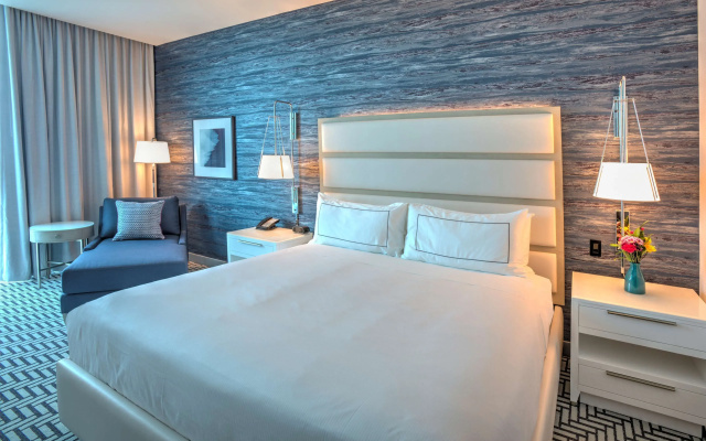 Room with balcony and with harbour view