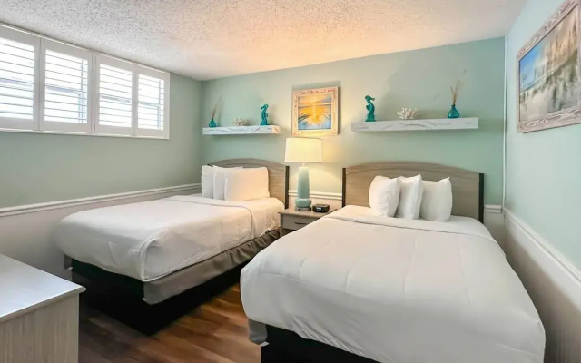 Poolside Quadruple Suite