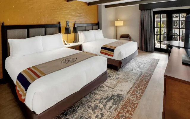 Quadruple room with courtyard view